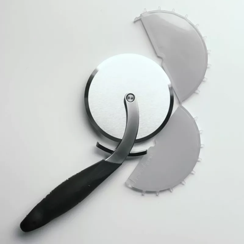 MICROPLANE PIZZA PRO ROULETTE 9 CM WITH INTEGRATED DOUGH CUTTER 10.5 CM