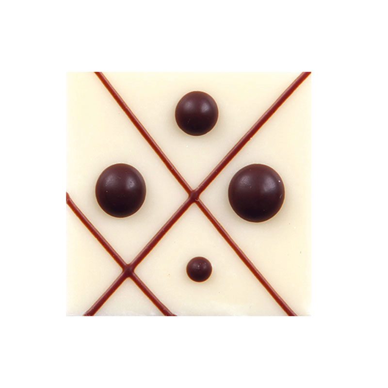 32018 PLAATJE MET STIPPEN EN LIJNEN WITTE CHOCO 264 STUKKEN = DOOS