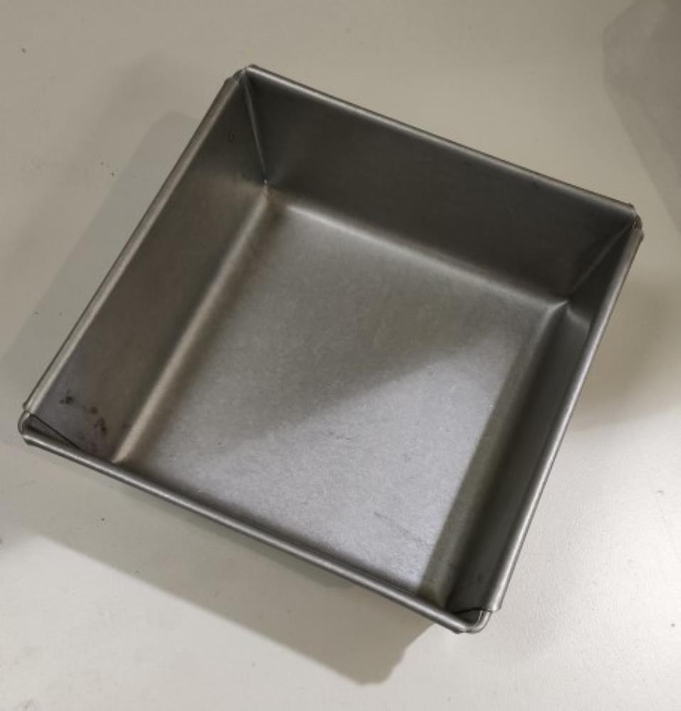 PLATINE A PAIN CARRE 19X19H6.5CM ALUMINISE PAIN 800GR