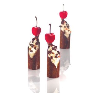 [08057044] 061206 PCB TUBES CN ETOILES Ø 3,4 CM H. 8 CM 32PCES ***S/CD***