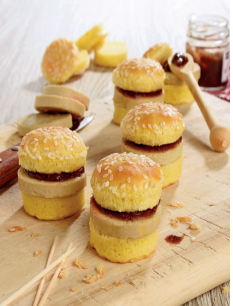 [00073904] ❄️BURGARD - MINI BURGER FOIE GRAS 20PCS : BRIOCHETTES AU SESAME, FOIE GRAS ET CONFIT D'OIGNONS **PLATEAU DE 20PCS** 