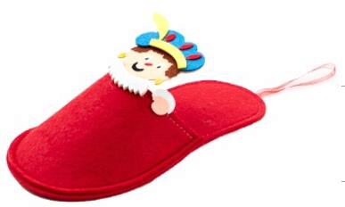 [60700500] RED FELT SLIPPER WITH FATHER SOOT 250X120MM
