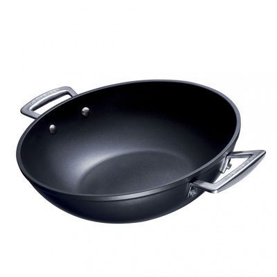 [57661863] LE CREUSET LES FORGEES ANTI-AANBAK WOK.32CM 2 HANDGREPEN